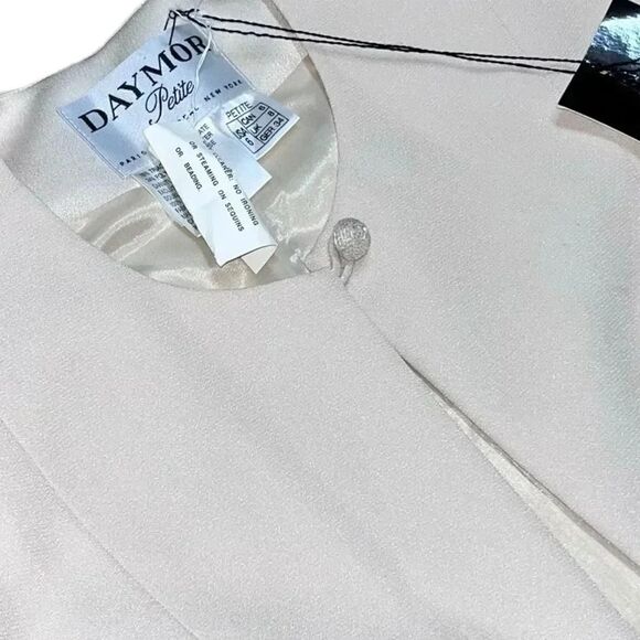 NWT women’s petite DAYMOR COUTURE champagne crop formal beaded jacket size 6 - Picture 4 of 7